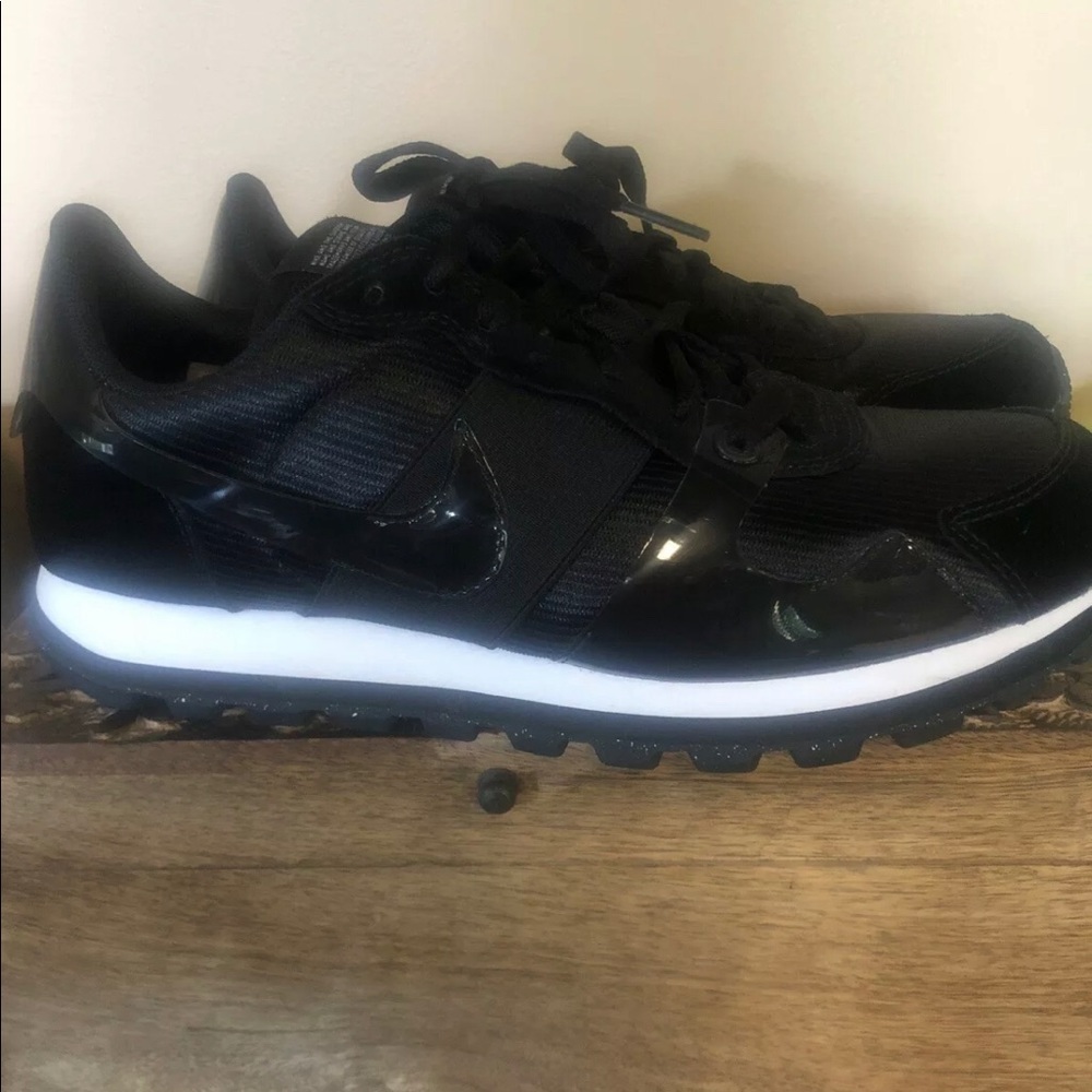 Ladies Nike’s sz9
